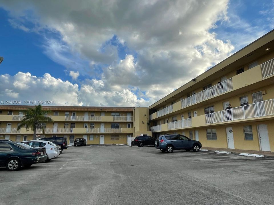 En Venta: $235,000 (2 camas, 2 baños, 1061 Pies cuadrados)