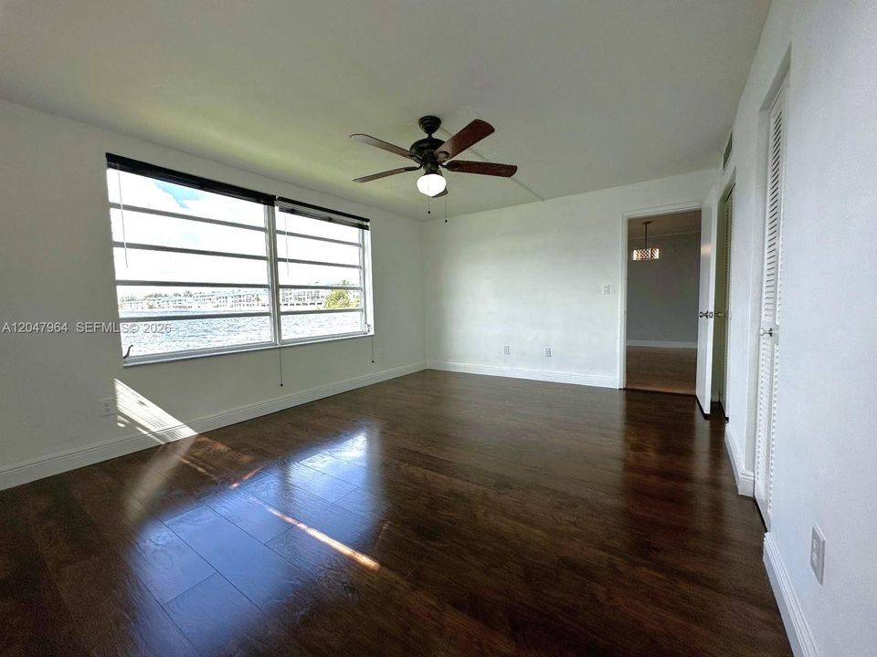 En Venta: $235,000 (2 camas, 2 baños, 1061 Pies cuadrados)