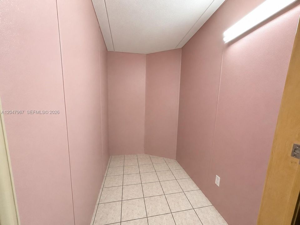 En Venta: $285,000 (4 camas, 2 baños, 1430 Pies cuadrados)