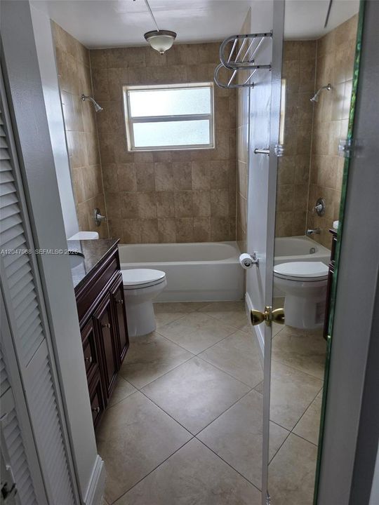 For Sale: $245,000 (1 beds, 1 baths, 922 Square Feet)