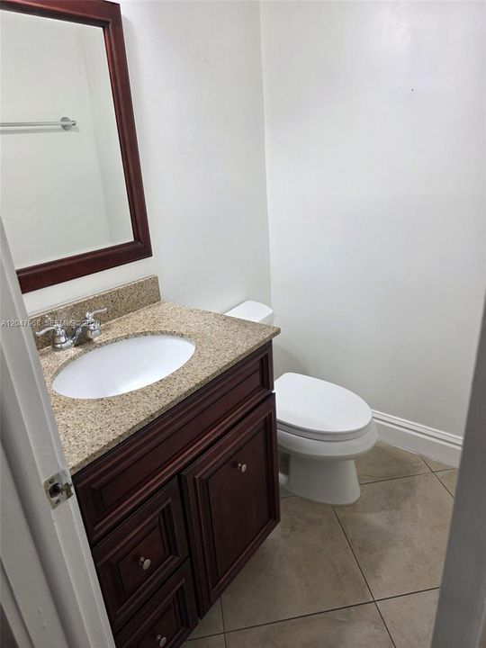 For Sale: $245,000 (1 beds, 1 baths, 922 Square Feet)
