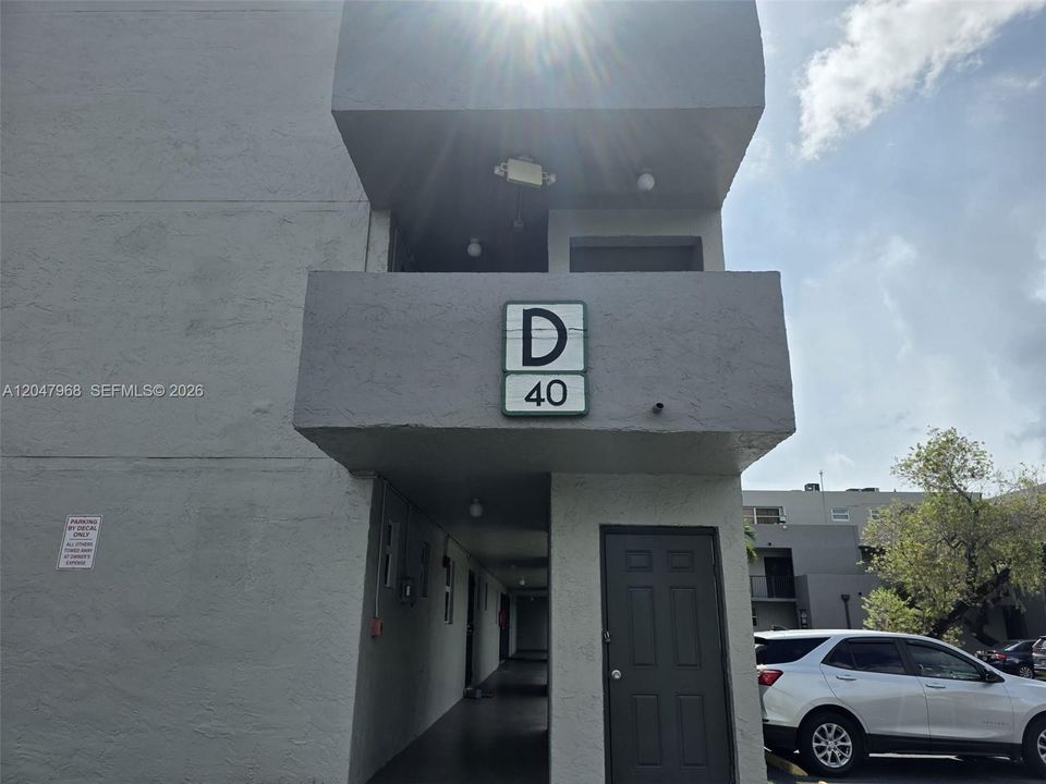For Sale: $245,000 (1 beds, 1 baths, 922 Square Feet)