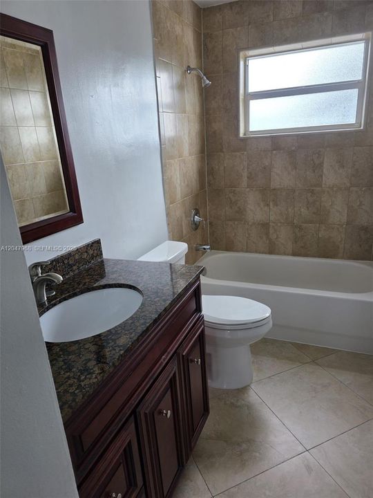 For Sale: $245,000 (1 beds, 1 baths, 922 Square Feet)