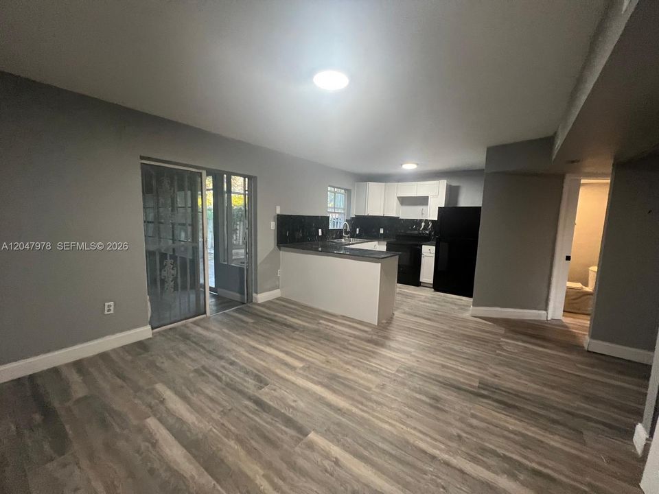 En Venta: $310,000 (3 camas, 2 baños, 1360 Pies cuadrados)