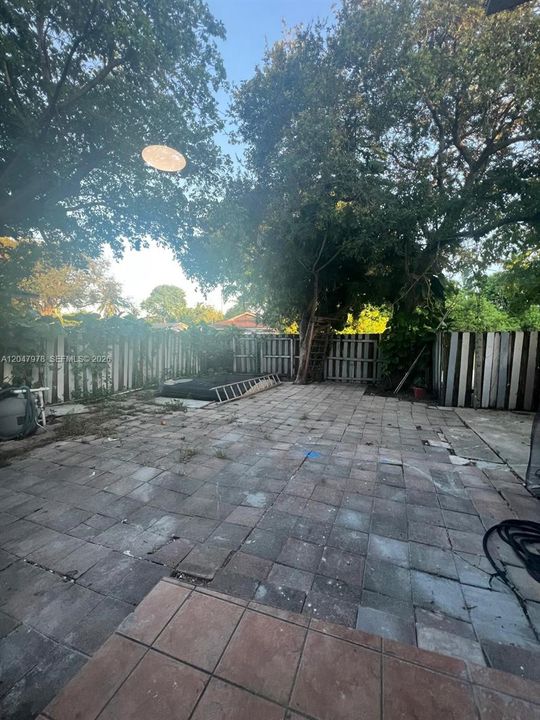 En Venta: $310,000 (3 camas, 2 baños, 1360 Pies cuadrados)