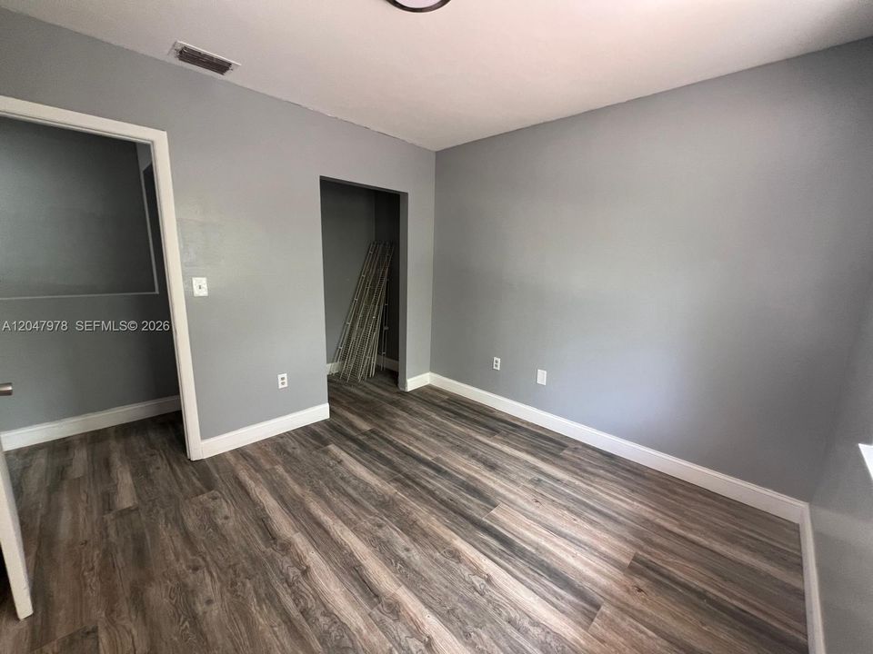 En Venta: $310,000 (3 camas, 2 baños, 1360 Pies cuadrados)