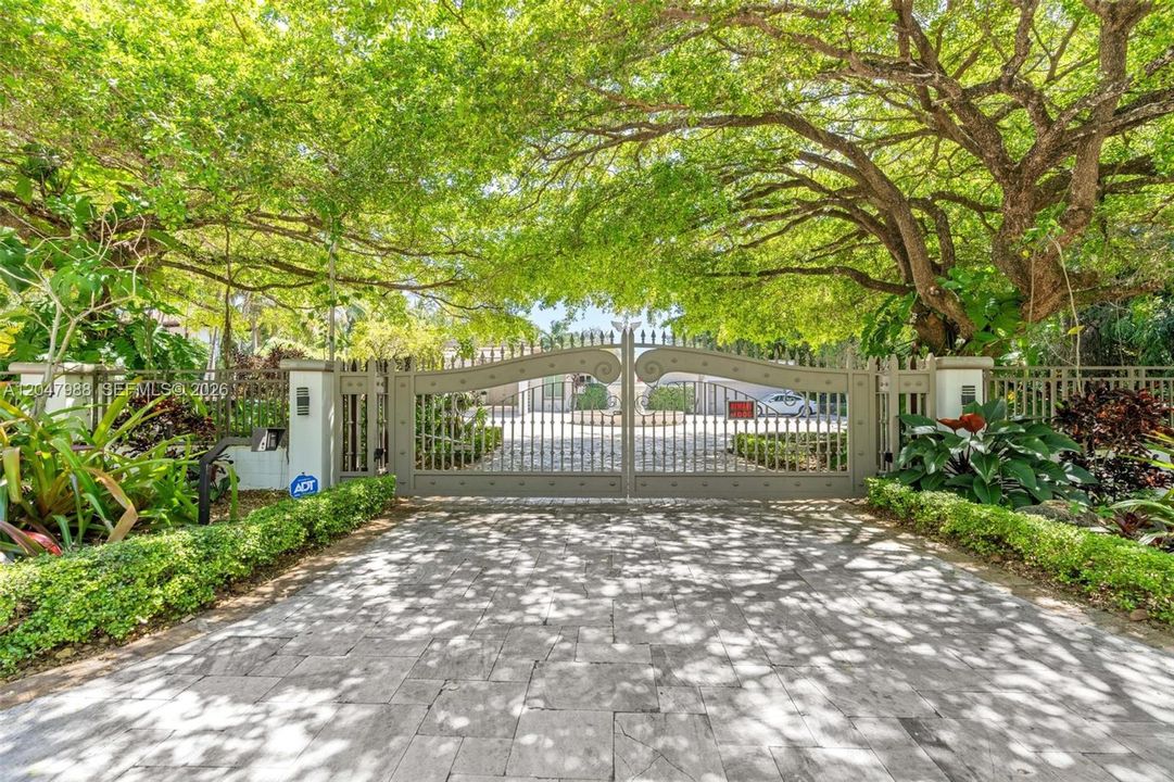 Active With Contract: $12,500 (4 beds, 4 baths, 3970 Square Feet)