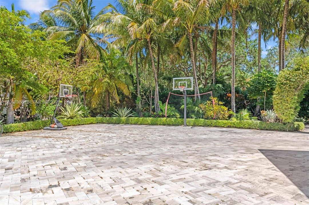 Active With Contract: $12,500 (4 beds, 4 baths, 3970 Square Feet)