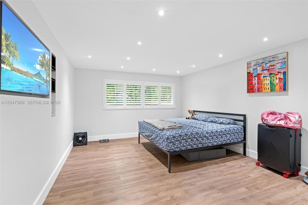 Active With Contract: $12,500 (4 beds, 4 baths, 3970 Square Feet)