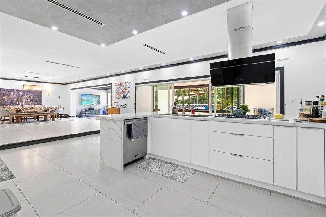 Active With Contract: $12,500 (4 beds, 4 baths, 3970 Square Feet)
