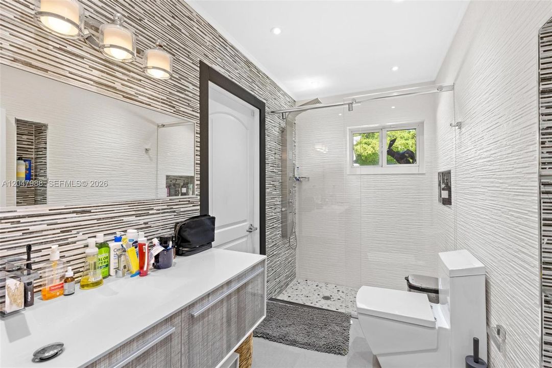 Active With Contract: $12,500 (4 beds, 4 baths, 3970 Square Feet)