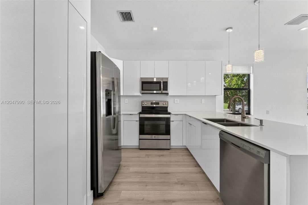 For Sale: $540,000 (3 beds, 2 baths, 1540 Square Feet)