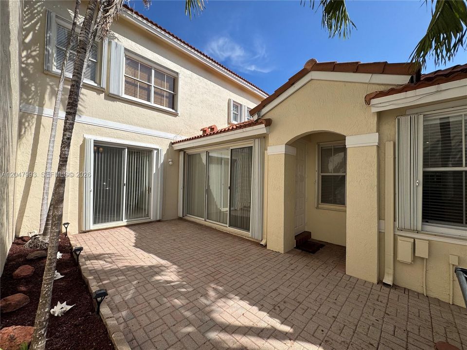 For Rent: $3,550 (2 beds, 2 baths, 1404 Square Feet)