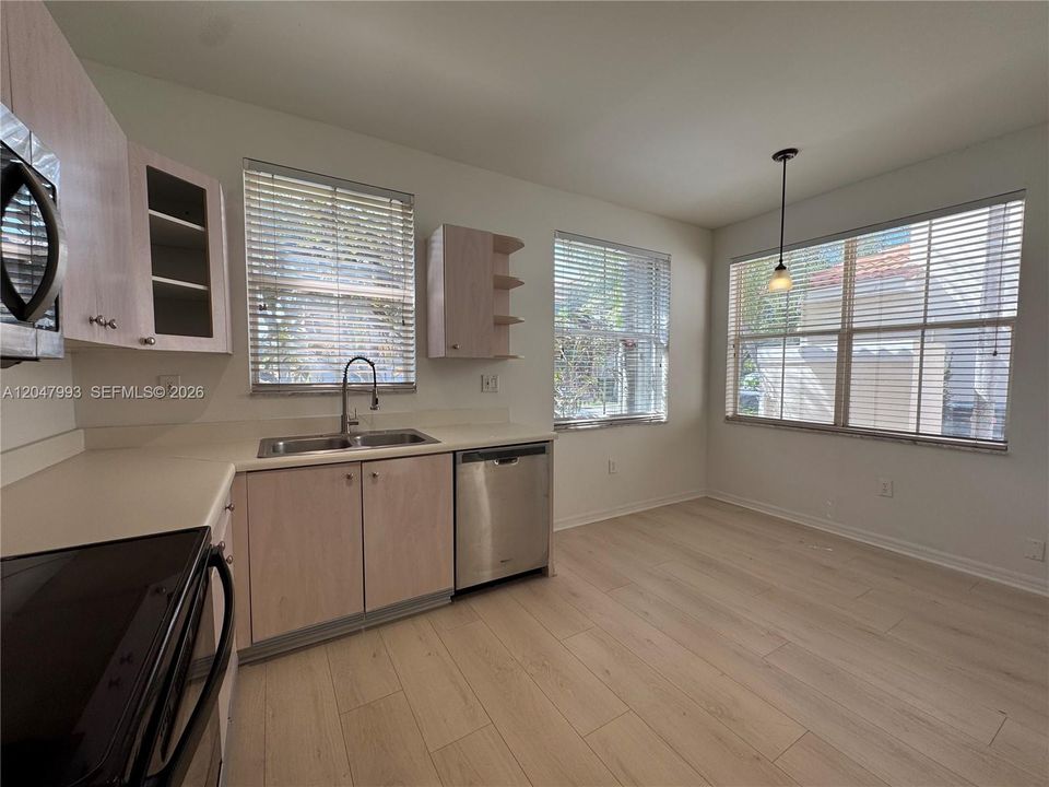 For Rent: $3,550 (2 beds, 2 baths, 1404 Square Feet)