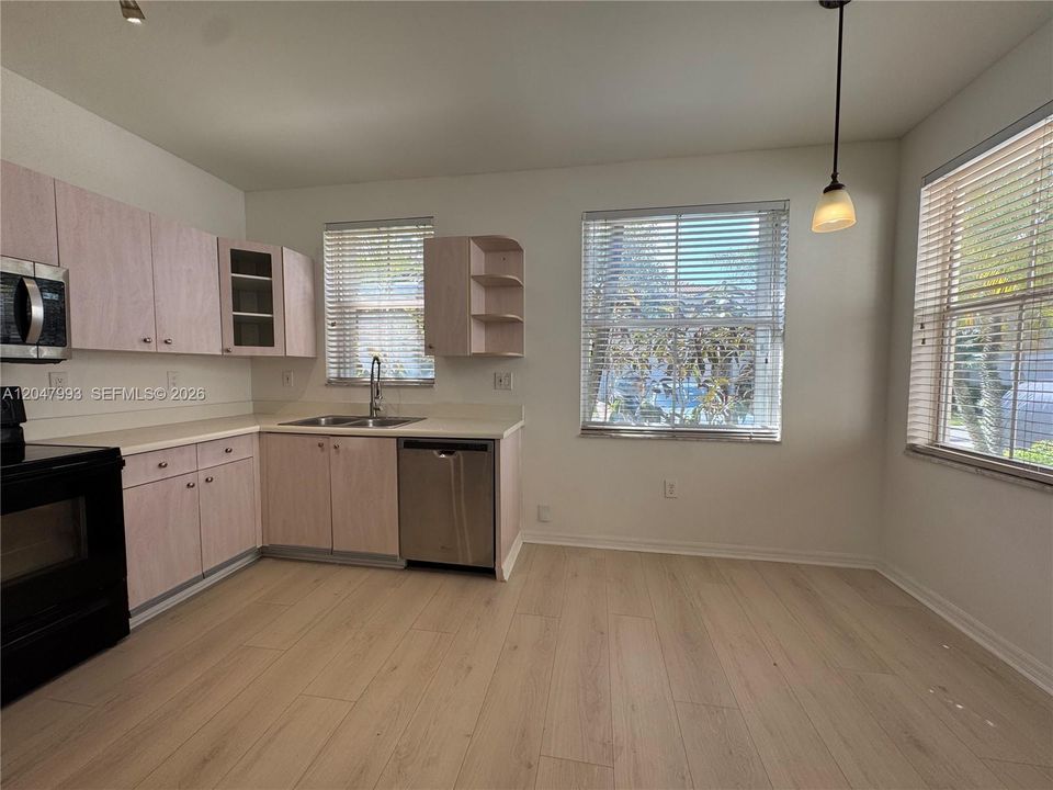 For Rent: $3,550 (2 beds, 2 baths, 1404 Square Feet)