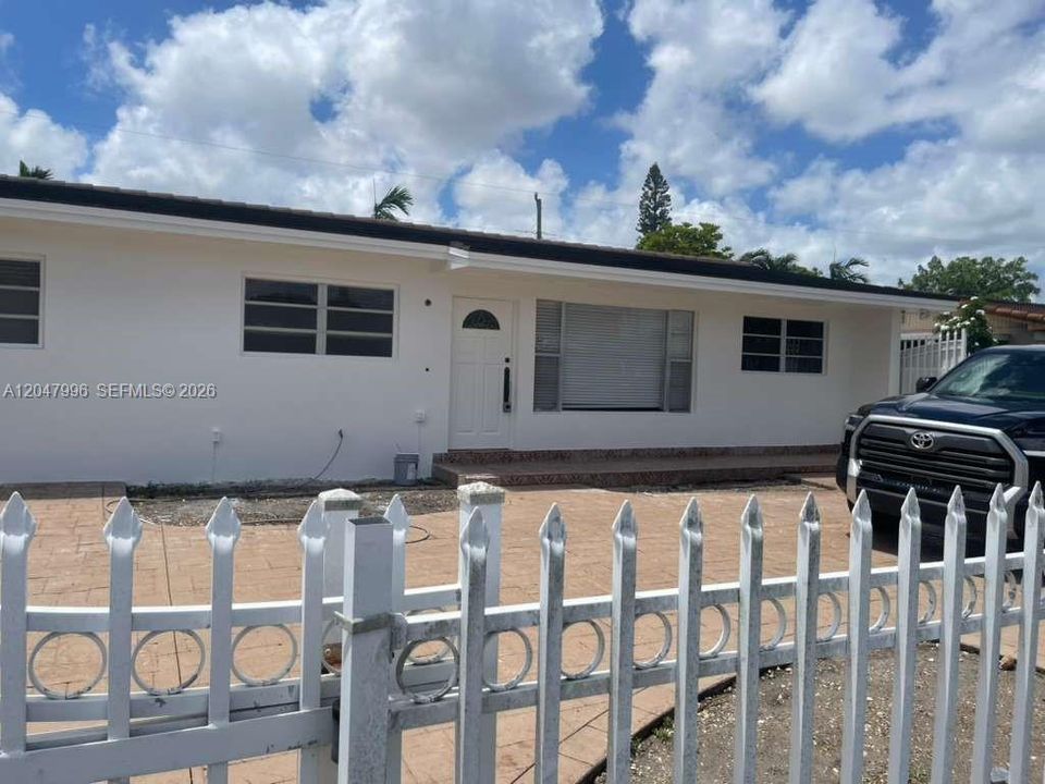 En Renta: $3,000 (3 camas, 1 baños, 1776 Pies cuadrados)