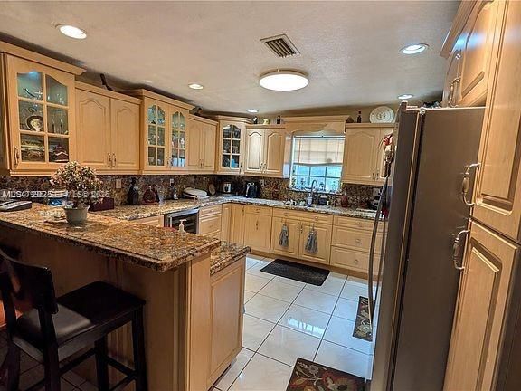En Renta: $3,000 (3 camas, 1 baños, 1776 Pies cuadrados)