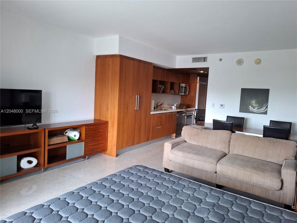 For Rent: $2,200 (0 beds, 1 baths, 443 Square Feet)