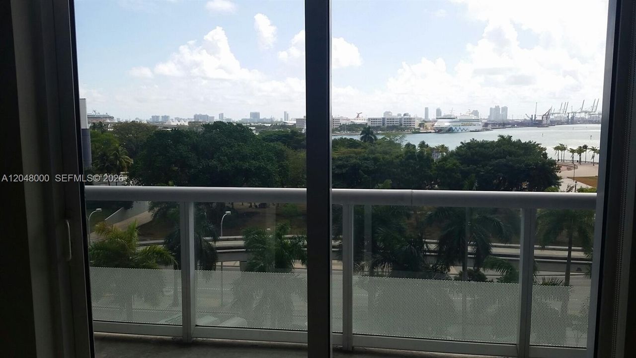 For Rent: $2,200 (0 beds, 1 baths, 443 Square Feet)