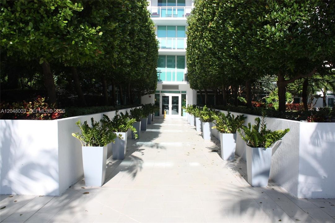 Active With Contract: $5,100 (2 beds, 2 baths, 1113 Square Feet)