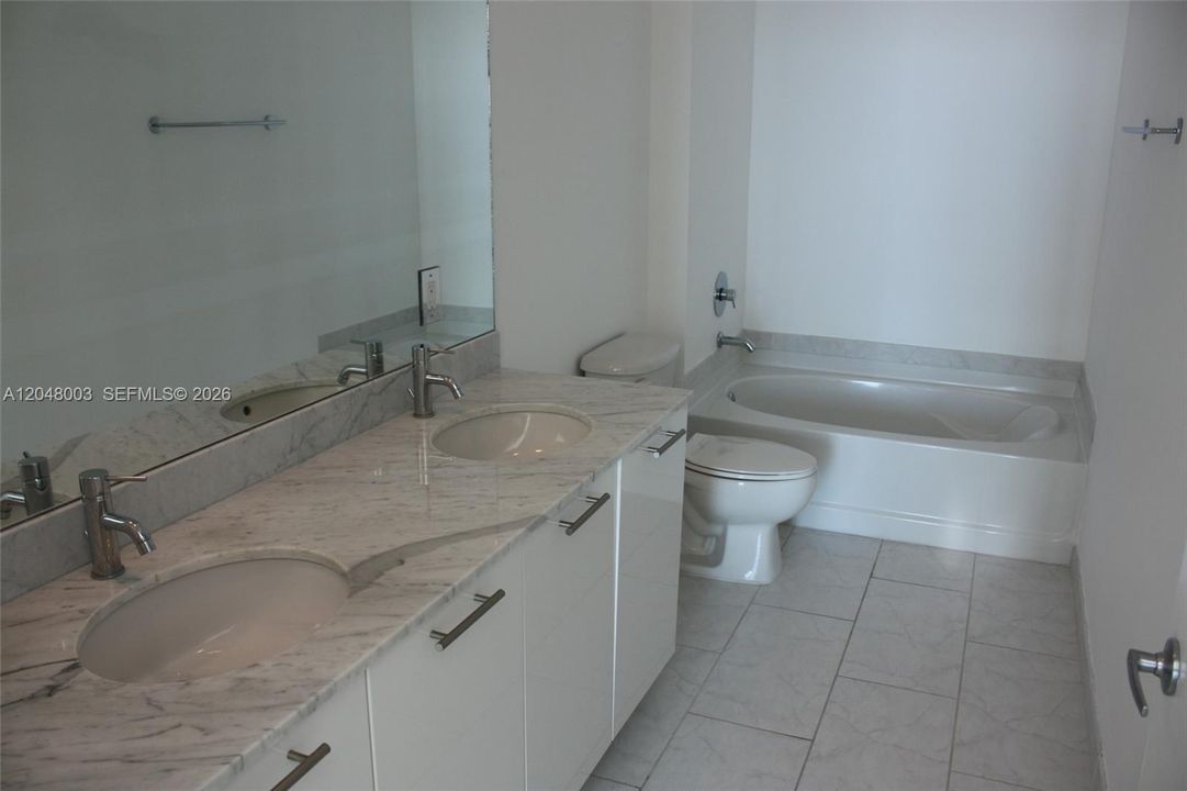 Active With Contract: $5,100 (2 beds, 2 baths, 1113 Square Feet)
