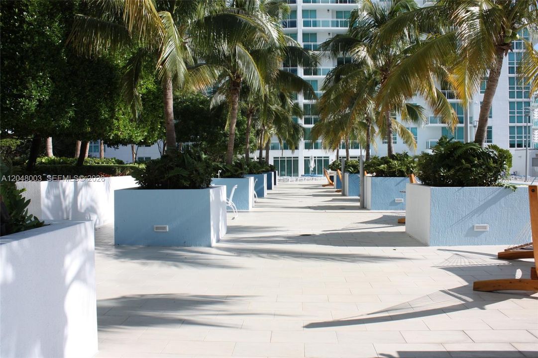 Active With Contract: $5,100 (2 beds, 2 baths, 1113 Square Feet)