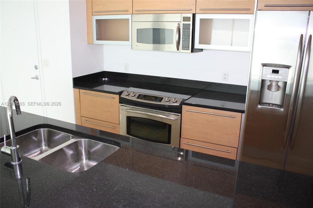 Active With Contract: $5,100 (2 beds, 2 baths, 1113 Square Feet)