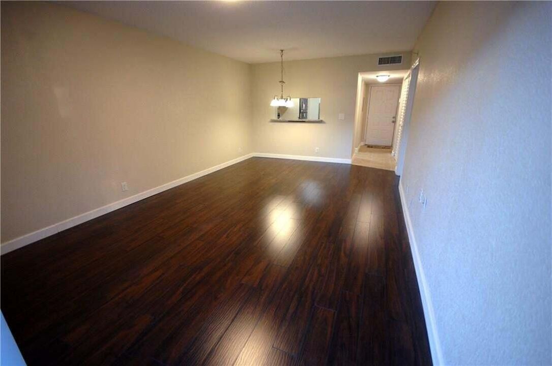 3071 living room, kitchen pass thru