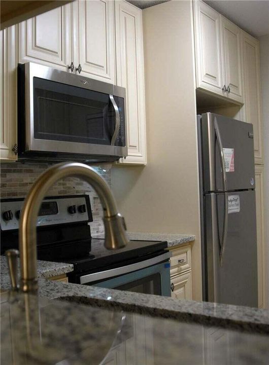 3071 sink, stove, microwave