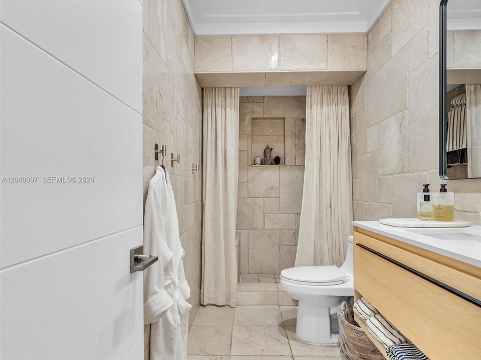 For Sale: $880,000 (3 beds, 2 baths, 1937 Square Feet)
