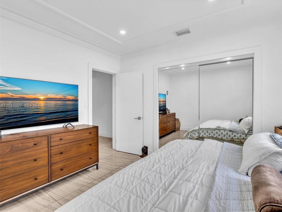 For Sale: $880,000 (3 beds, 2 baths, 1937 Square Feet)