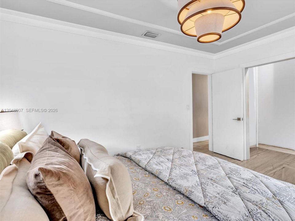 For Sale: $880,000 (3 beds, 2 baths, 1937 Square Feet)