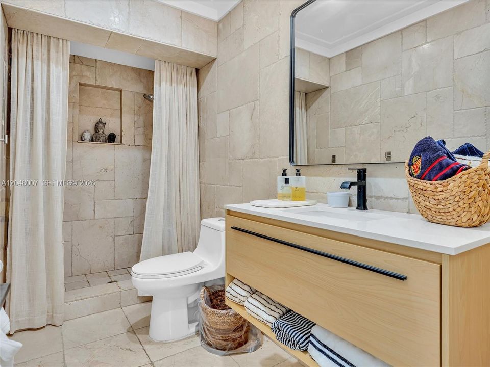 For Sale: $880,000 (3 beds, 2 baths, 1937 Square Feet)