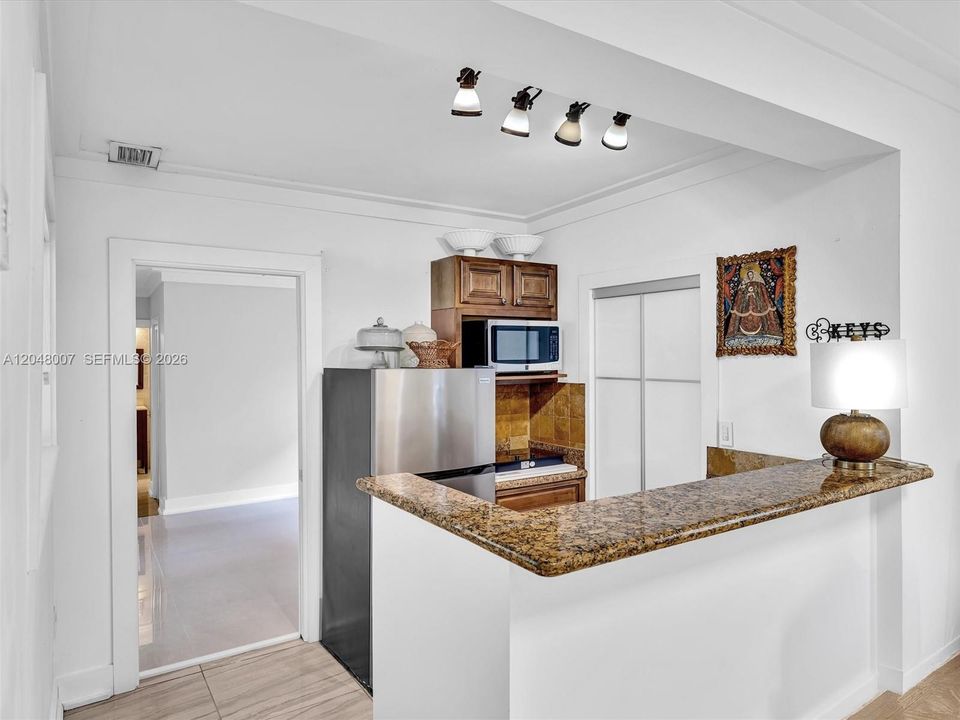 For Sale: $880,000 (3 beds, 2 baths, 1937 Square Feet)