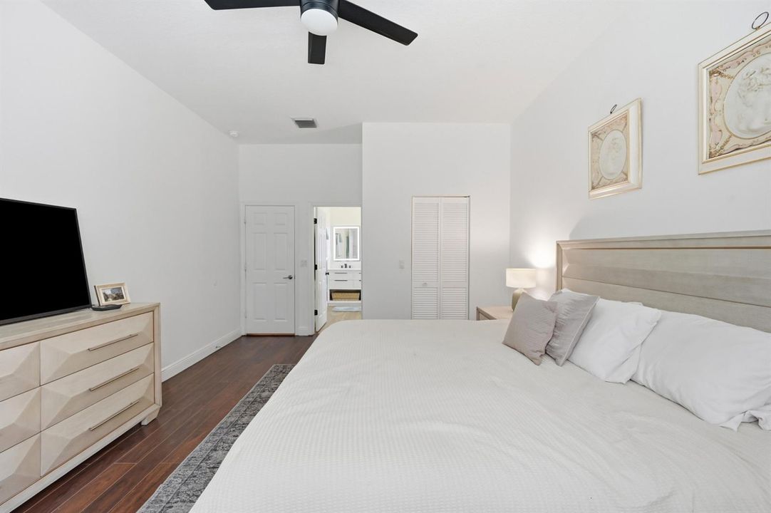 22_bedroom