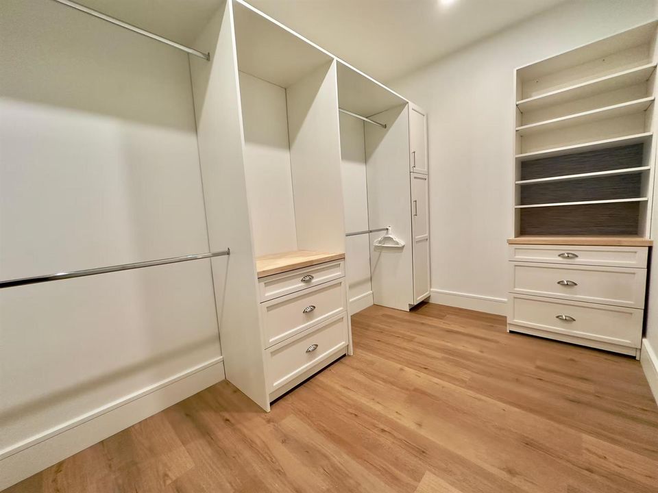 primary bedroom 5 - extra large closet