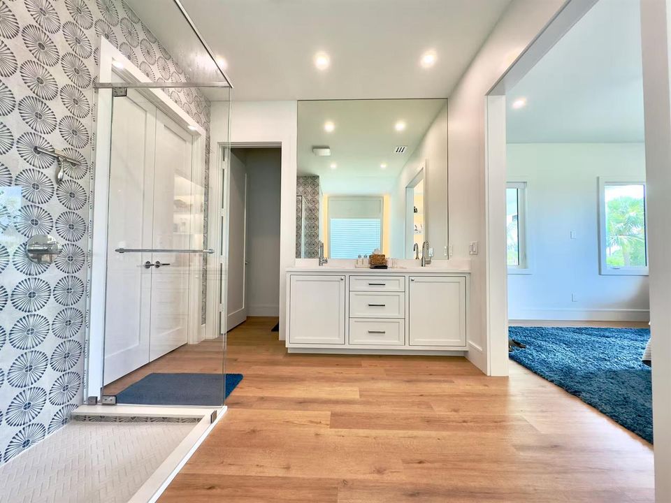 primary bathroom 5 en suite - main house