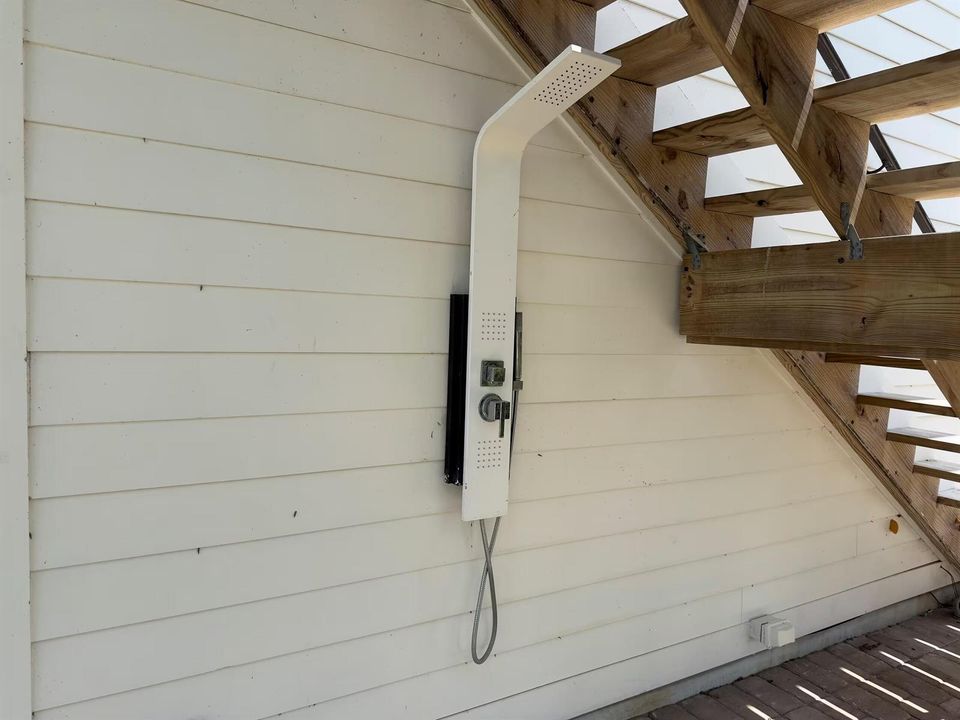 outdoor shower - cottage