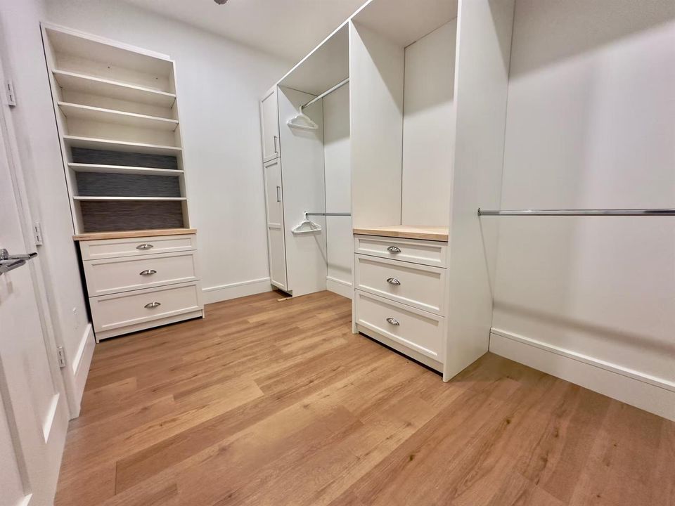 primary bedroom 5 - extra large closet p