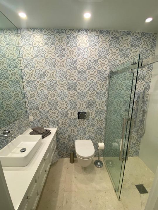 full bathroom 6 en suite for bedroom 6 -