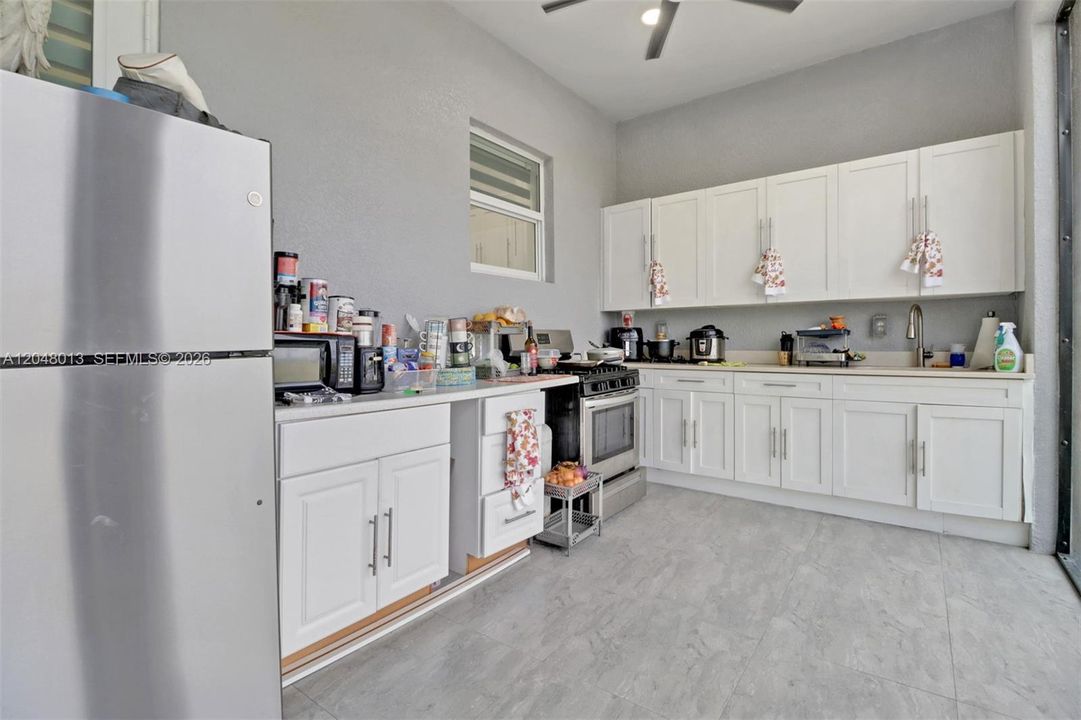 For Sale: $606,500 (3 beds, 2 baths, 1800 Square Feet)