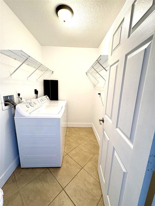 For Rent: $3,100 (3 beds, 2 baths, 1613 Square Feet)