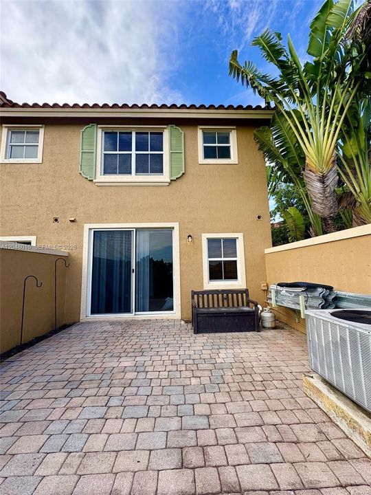 For Rent: $3,100 (3 beds, 2 baths, 1613 Square Feet)