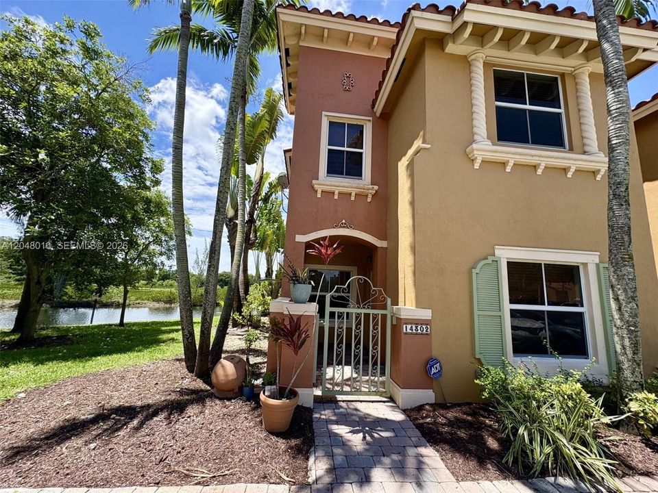 For Rent: $3,100 (3 beds, 2 baths, 1613 Square Feet)