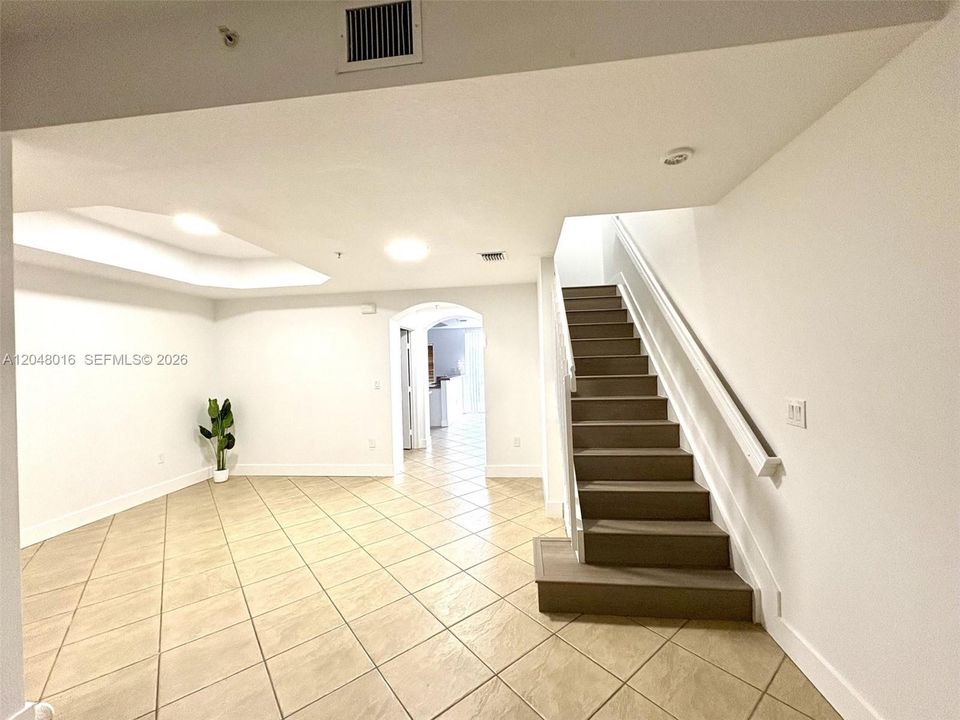 For Rent: $3,100 (3 beds, 2 baths, 1613 Square Feet)