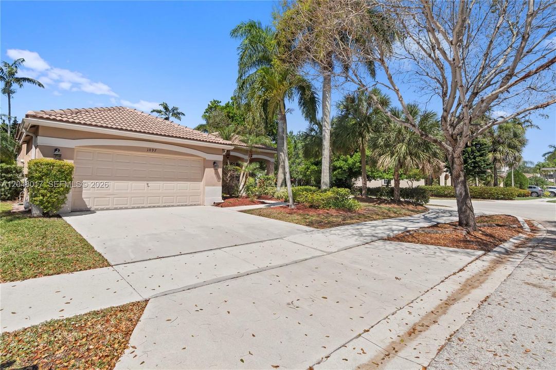 For Rent: $5,450 (4 beds, 2 baths, 2115 Square Feet)