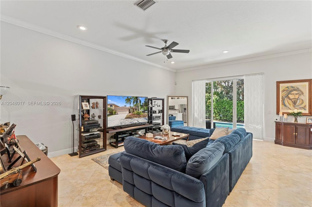 For Rent: $5,450 (4 beds, 2 baths, 2115 Square Feet)