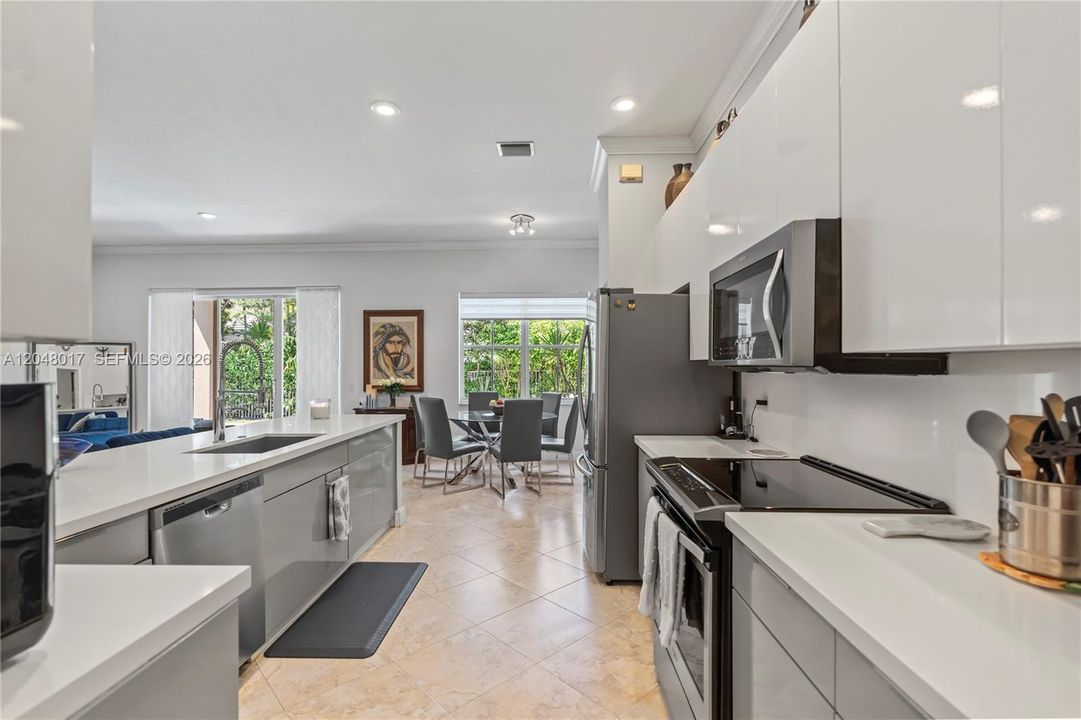 For Rent: $5,450 (4 beds, 2 baths, 2115 Square Feet)