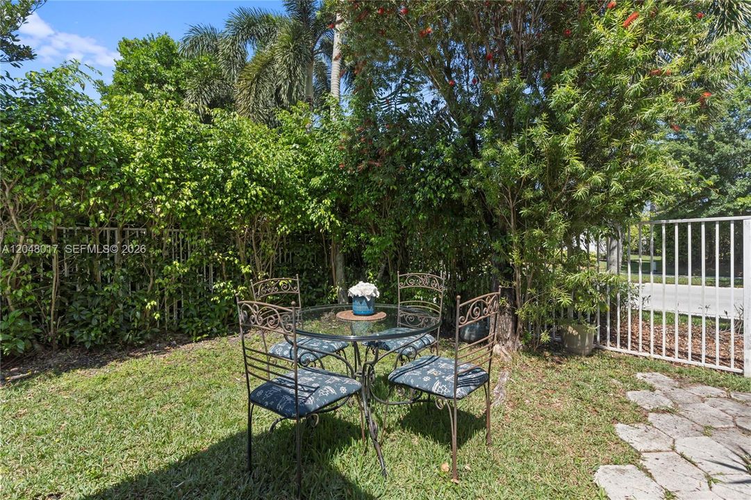 For Rent: $5,450 (4 beds, 2 baths, 2115 Square Feet)