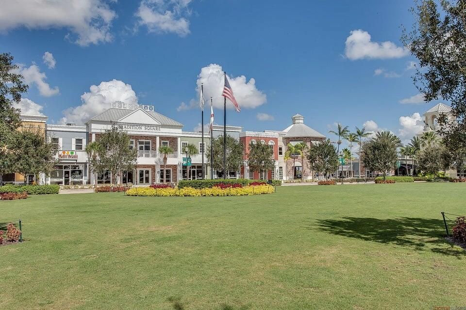 TRADITION SQUARE